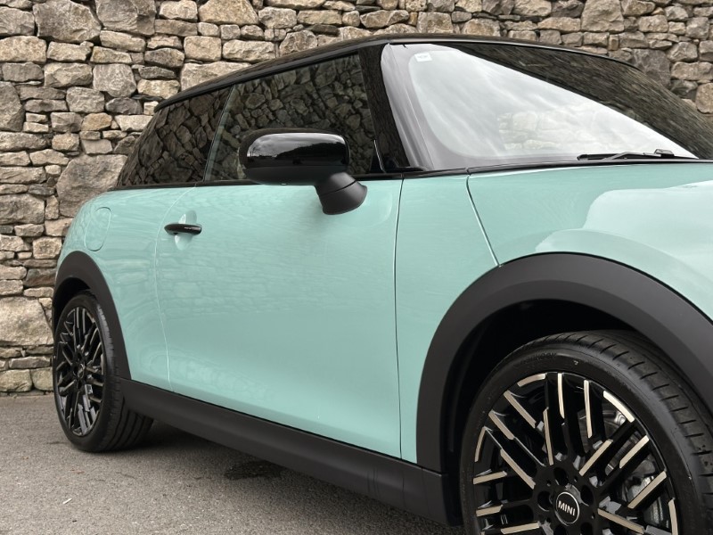 2026 (75) MINI COOPER 1.5 C Exclusive 3dr Auto 5652730
