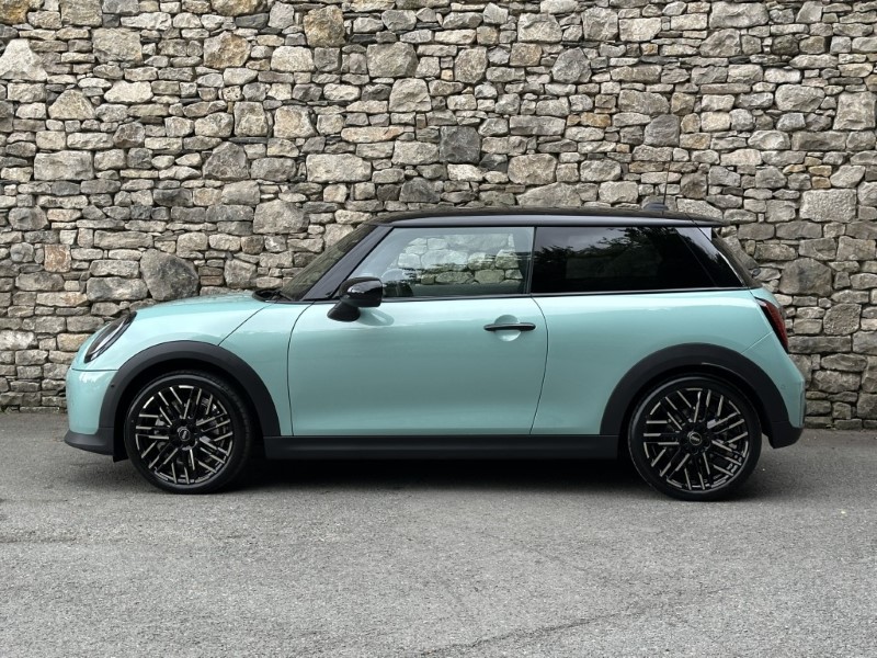2026 (75) MINI COOPER 1.5 C Exclusive 3dr Auto 5652703