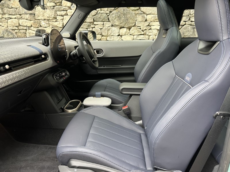 2026 (75) MINI COOPER 1.5 C Exclusive 3dr Auto 5652694