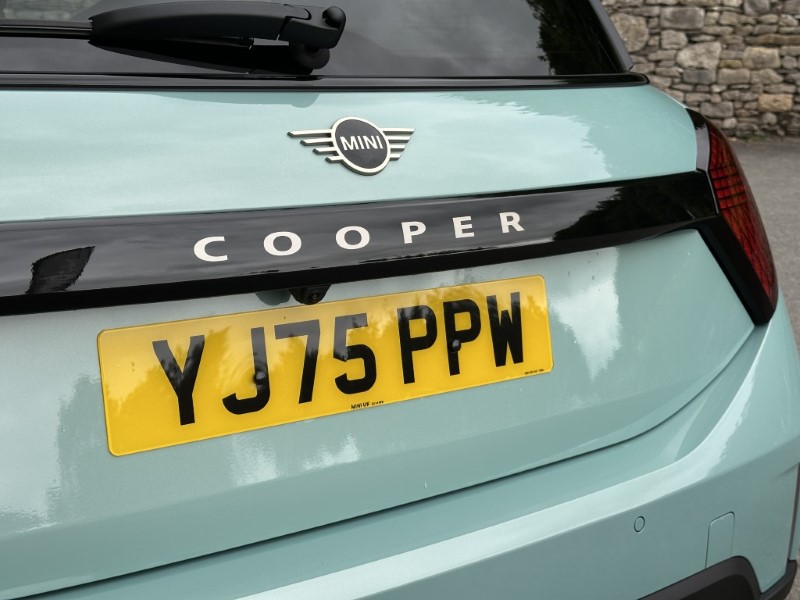 2026 (75) MINI COOPER 1.5 C Exclusive 3dr Auto 5652673