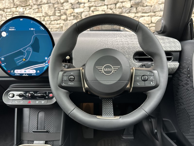 2026 (75) MINI COOPER 1.5 C Exclusive 3dr Auto 5652709