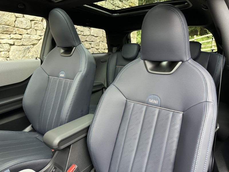 2026 (75) MINI COOPER 1.5 C Exclusive 3dr Auto 5652695