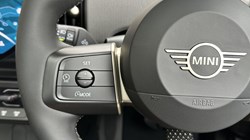 2026 (75) MINI COOPER 1.5 C Exclusive 3dr Auto 5652686