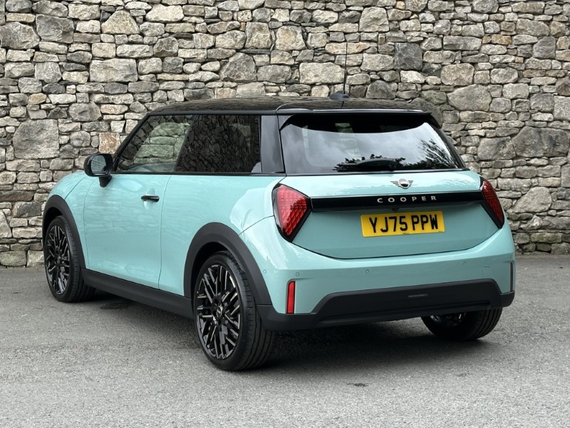 2026 (75) MINI COOPER 1.5 C Exclusive 3dr Auto 1