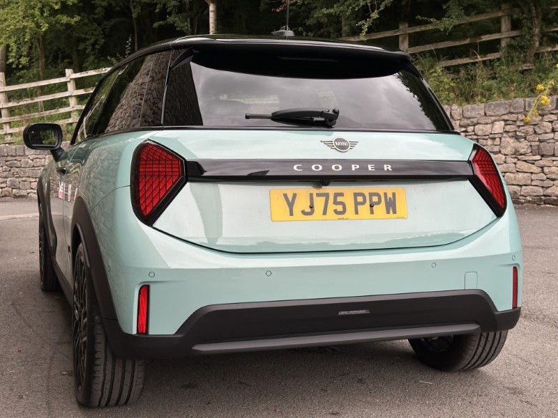 2026 (75) MINI COOPER 1.5 C Exclusive 3dr Auto 5652670