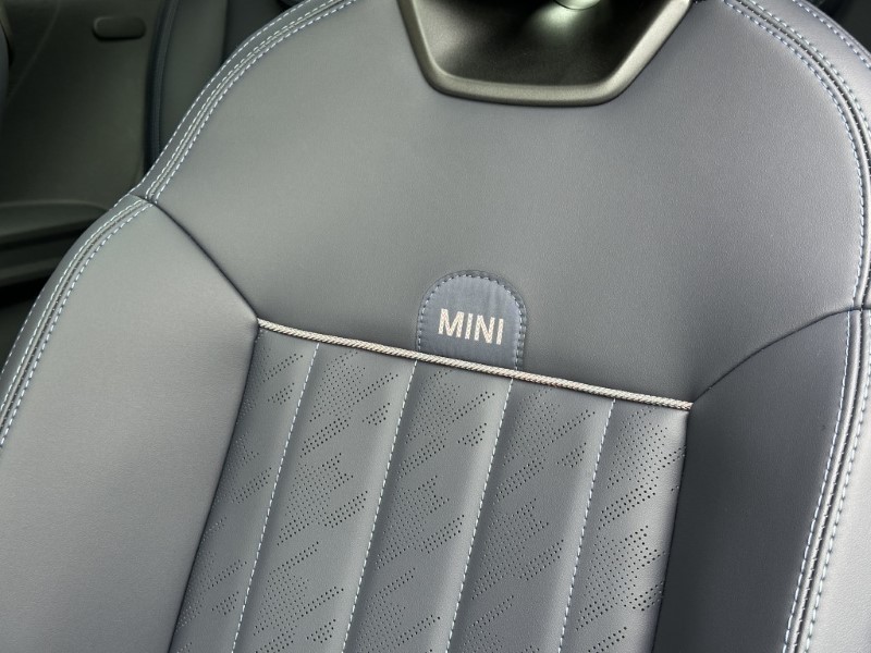 2026 (75) MINI COOPER 1.5 C Exclusive 3dr Auto 5652696