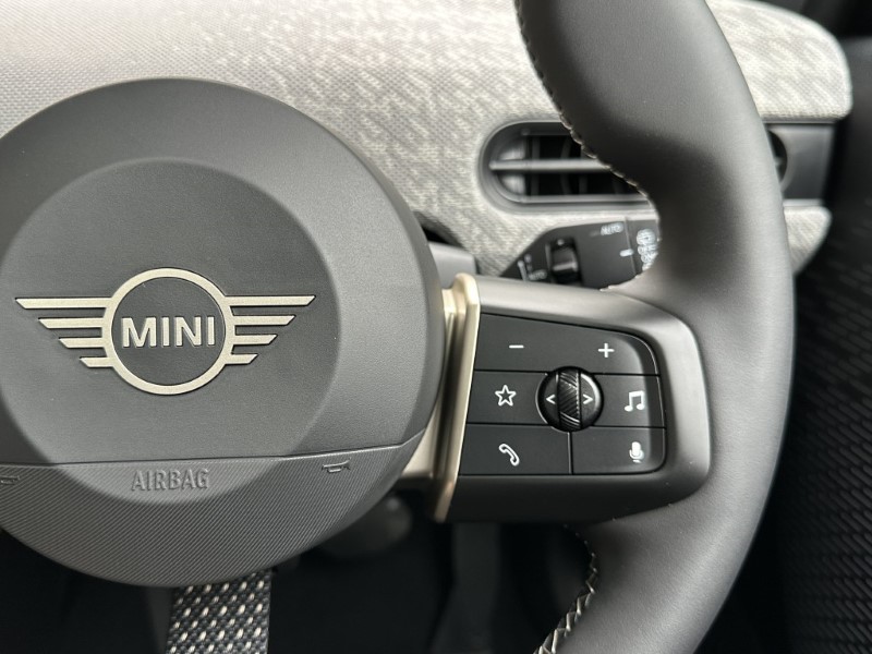 2026 (75) MINI COOPER 1.5 C Exclusive 3dr Auto 5652687
