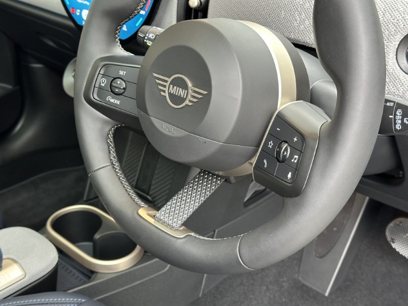 2026 (75) MINI COOPER 1.5 C Exclusive 3dr Auto 5652676
