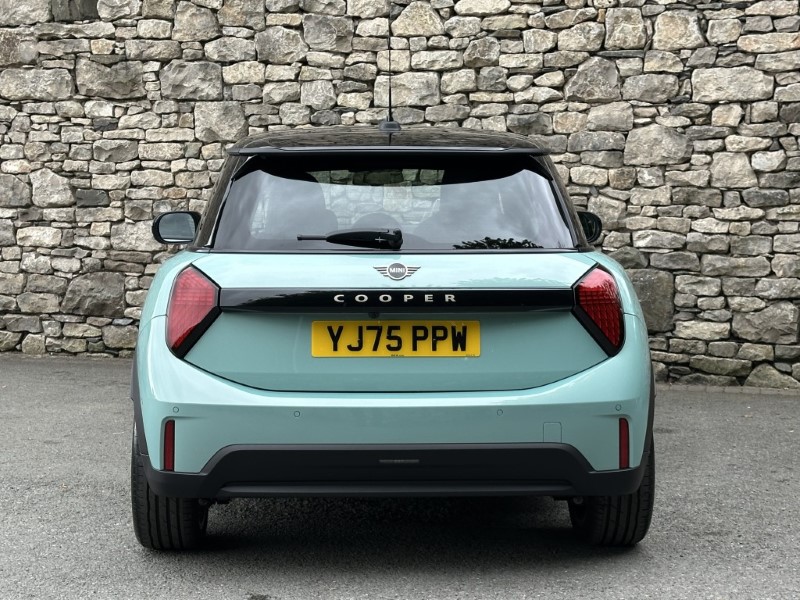 2026 (75) MINI COOPER 1.5 C Exclusive 3dr Auto 5652704