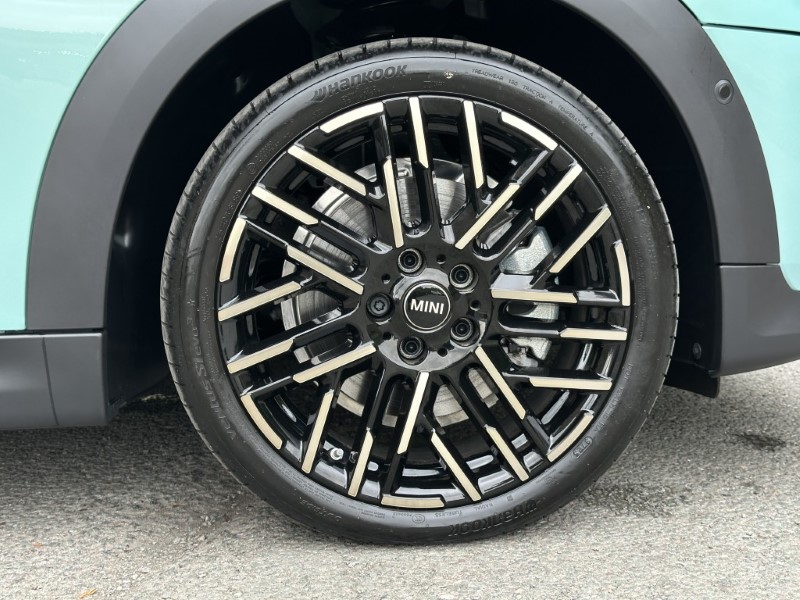 2026 (75) MINI COOPER 1.5 C Exclusive 3dr Auto 5652729