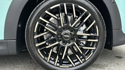 2026 (75) MINI COOPER 1.5 C Exclusive 3dr Auto 5652729