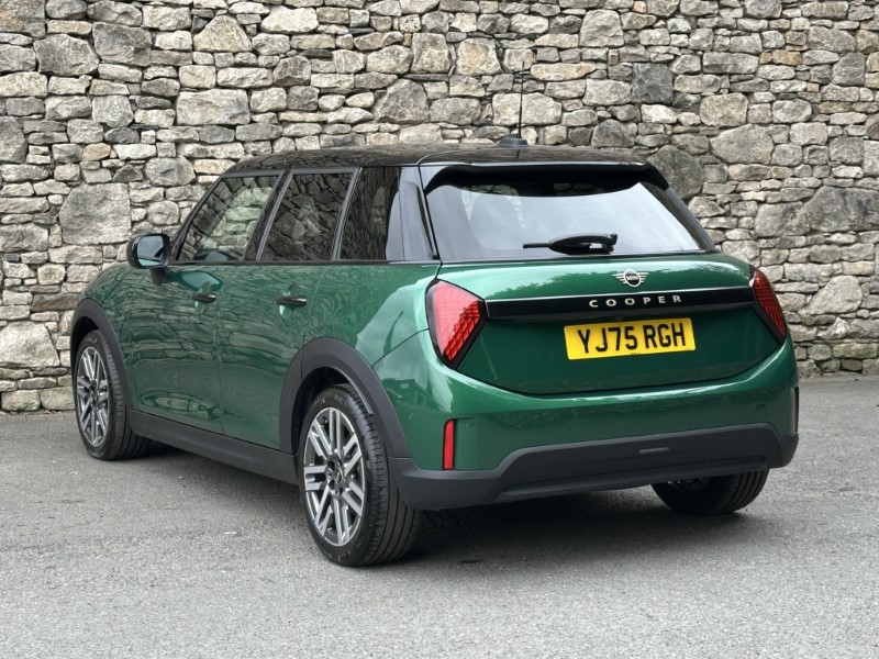 2026 (75) MINI COOPER 1.5 C Classic 5dr Auto 1