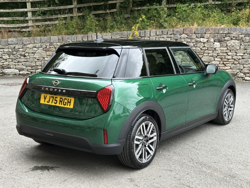 2026 (75) MINI COOPER 1.5 C Classic 5dr Auto 5658188