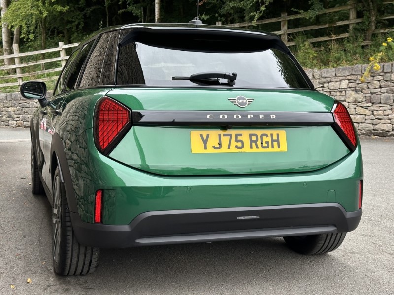 2026 (75) MINI COOPER 1.5 C Classic 5dr Auto 5658123