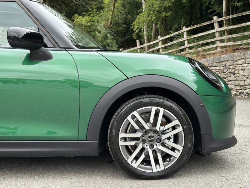 2026 (75) MINI COOPER 1.5 C Classic 5dr Auto 5658184