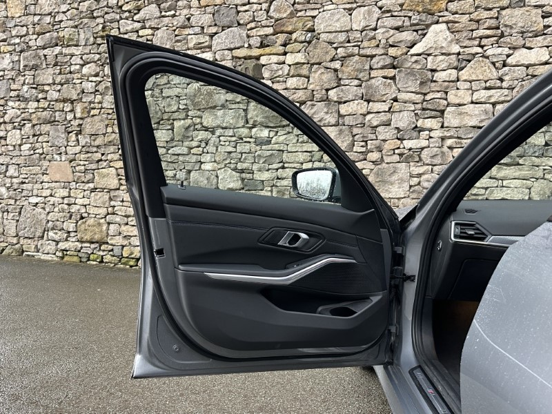 2024 (74) BMW 3 SERIES 320i M Sport 4dr Saloon  4997344