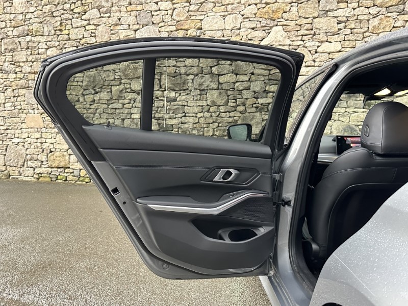 2024 (74) BMW 3 SERIES 320i M Sport 4dr Saloon  4997345