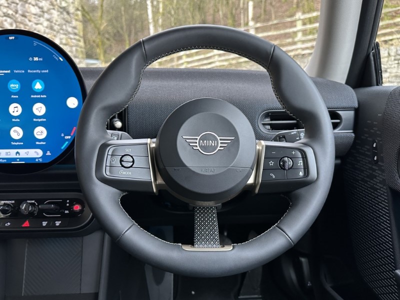 2024 (74) MINI COOPER 1.5 C Classic 3dr Auto 5033619