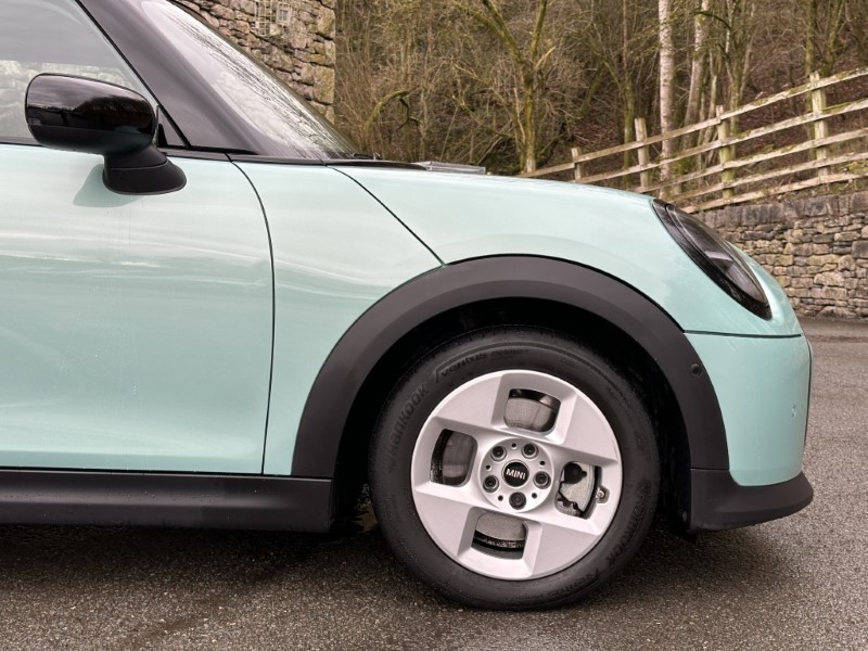 2024 (74) MINI COOPER 1.5 C Classic 3dr Auto 5033603