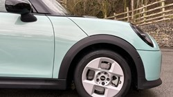 2024 (74) MINI COOPER 1.5 C Classic 3dr Auto 5033603