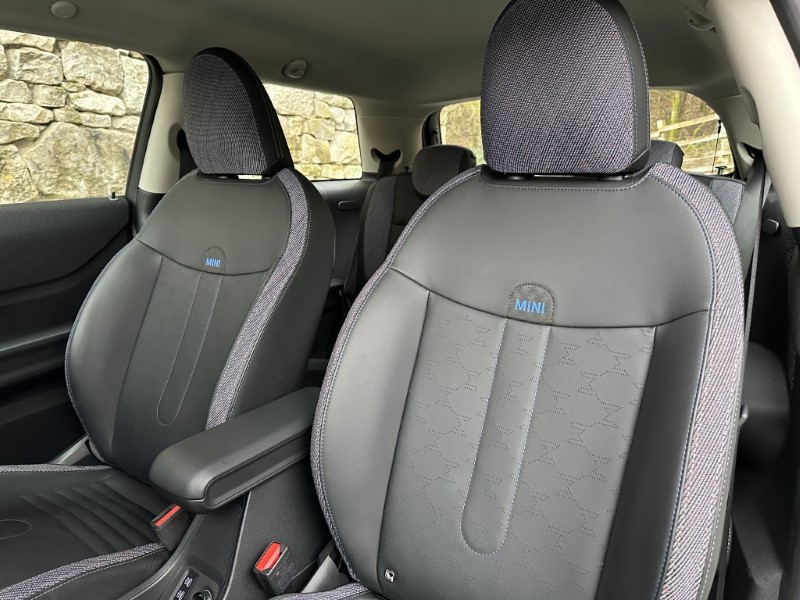 2024 (74) MINI COOPER 1.5 C Classic 3dr Auto 5033576