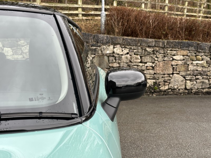 2024 (74) MINI COOPER 1.5 C Classic 3dr Auto 5033587