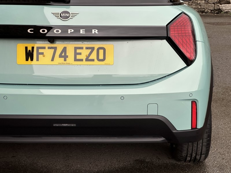 2024 (74) MINI COOPER 1.5 C Classic 3dr Auto 5033566
