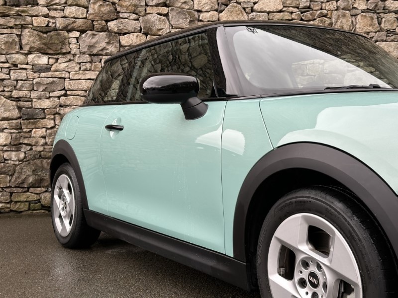 2024 (74) MINI COOPER 1.5 C Classic 3dr Auto 5033606