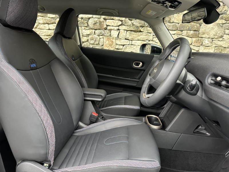 2024 (74) MINI COOPER 1.5 C Classic 3dr Auto 5033559