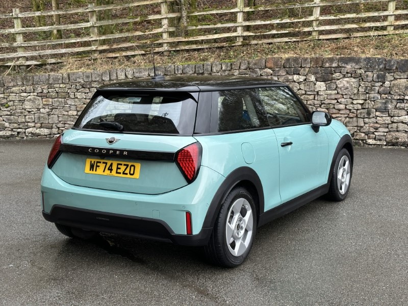 2024 (74) MINI COOPER 1.5 C Classic 3dr Auto 5033607