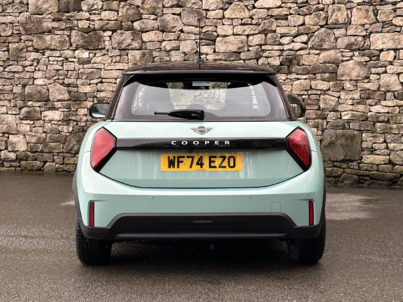 2024 (74) MINI COOPER 1.5 C Classic 3dr Auto 5033579