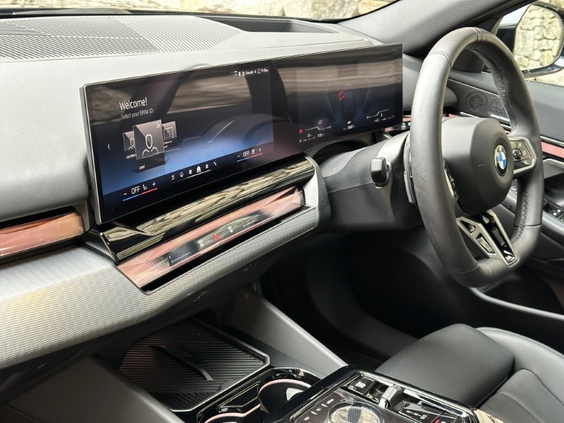 2025 (74) BMW 5 SERIES 520i M Sport Pro Saloon  5004442