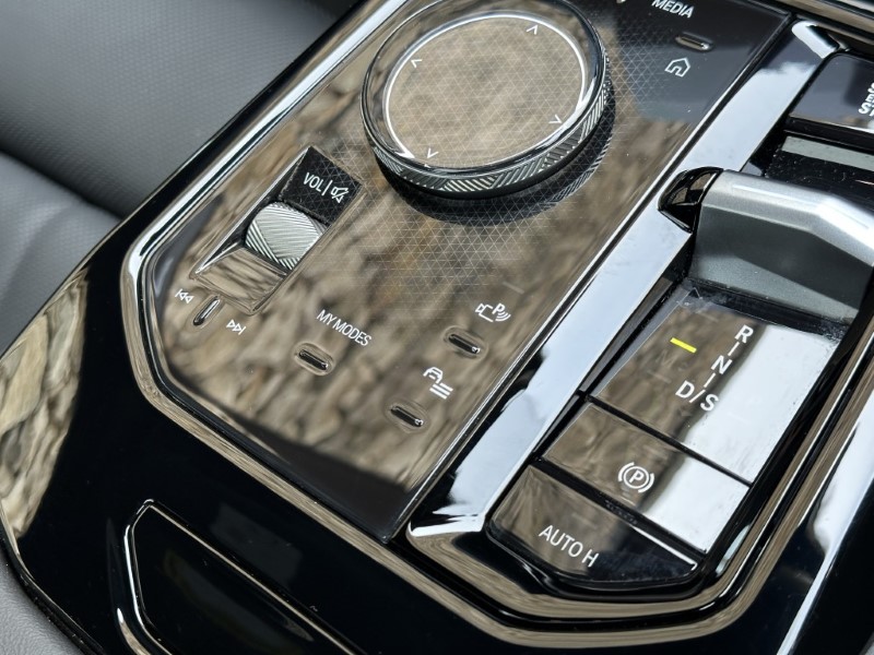 2025 (74) BMW 5 SERIES 520i M Sport Pro Saloon  5004426