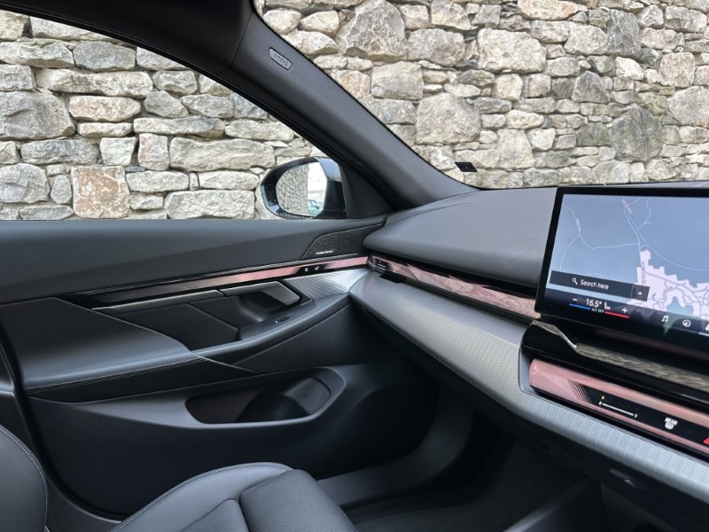 2025 (74) BMW 5 SERIES 520i M Sport Pro Saloon  5004421