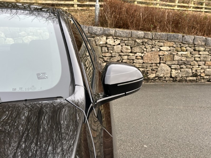 2025 (74) BMW 5 SERIES 520i M Sport Pro Saloon  5004458