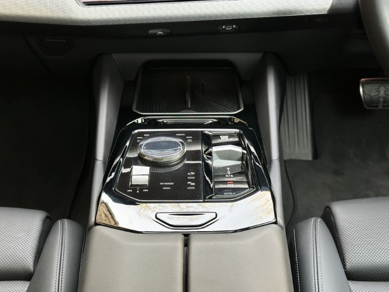 2025 (74) BMW 5 SERIES 520i M Sport Pro Saloon  5004419