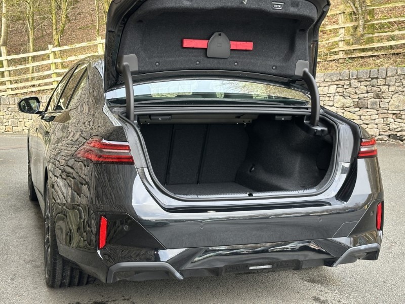 2025 (74) BMW 5 SERIES 520i M Sport Pro Saloon  5004408