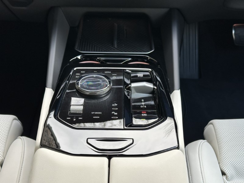 2025 (25) BMW 5 SERIES 520i M Sport Saloon  5005867