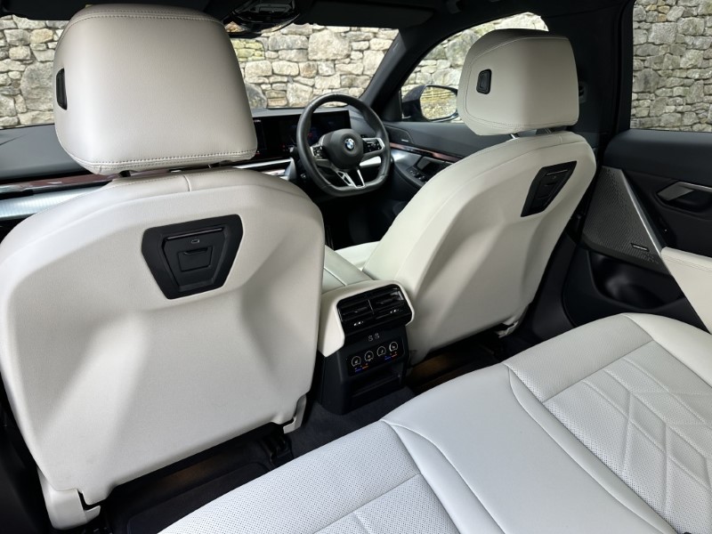 2025 (25) BMW 5 SERIES 520i M Sport Saloon  5005901