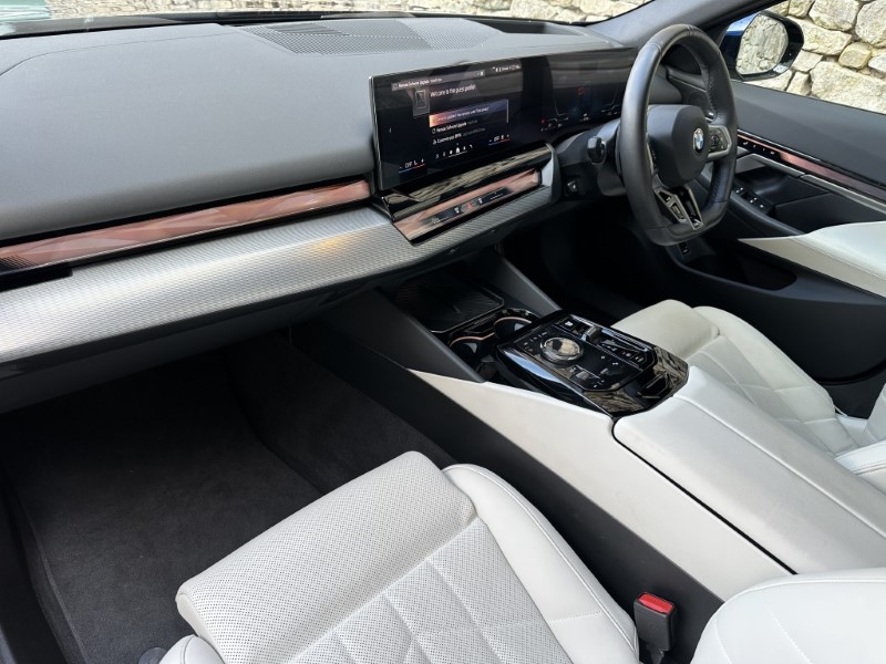 2025 (25) BMW 5 SERIES 520i M Sport Saloon  5005887