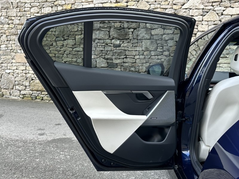 2025 (25) BMW 5 SERIES 520i M Sport Saloon  5005899