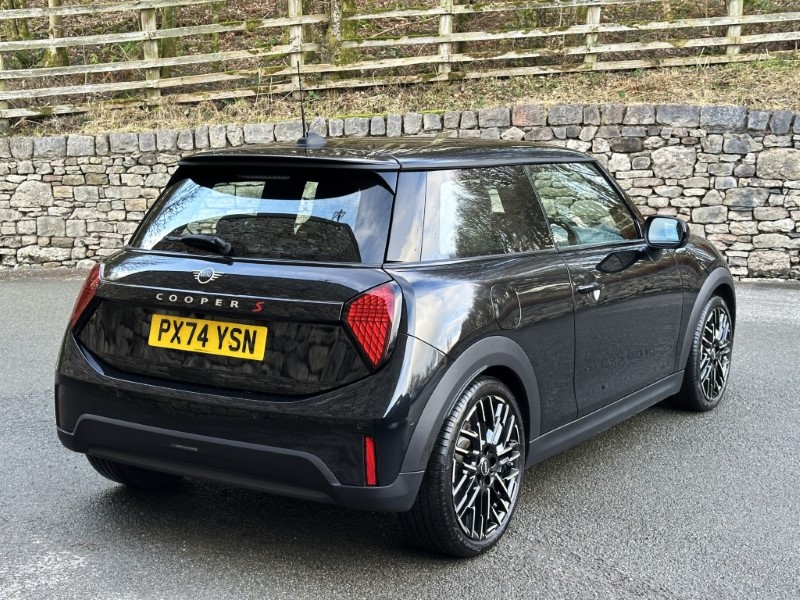 2024 (74) MINI COOPER 2.0 S Exclusive 3dr Auto 5025095