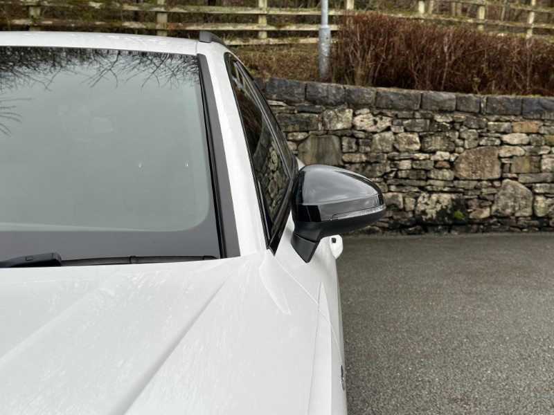 2020 (20) AUDI A4 35 TFSI Black Edition 5dr 5041576