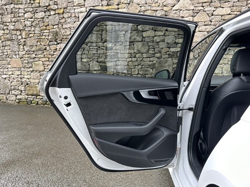 2020 (20) AUDI A4 35 TFSI Black Edition 5dr 5041570