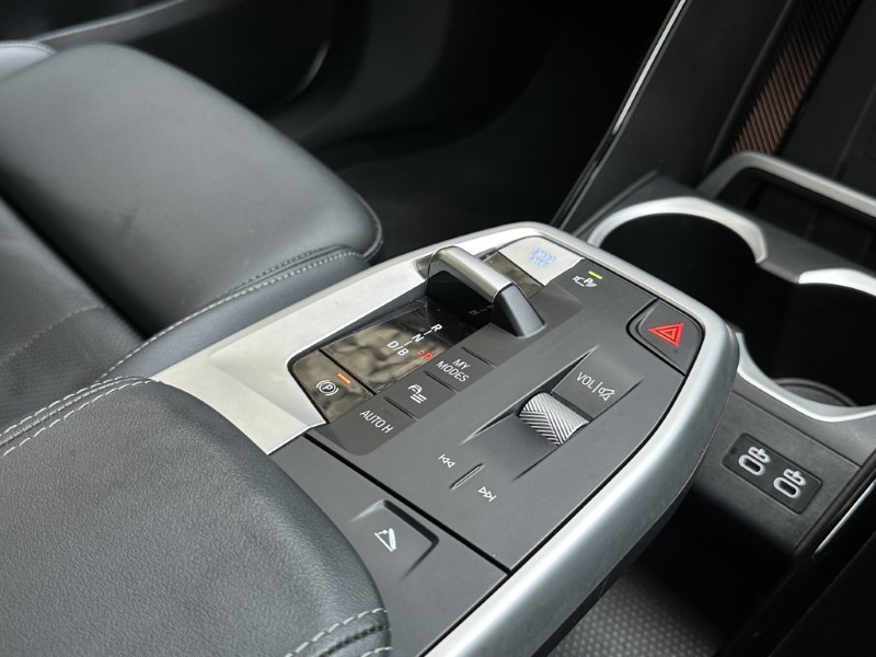 2025 (25) BMW iX1 150kW eDrive20 M Sport 65kWh 5dr Auto 5068902