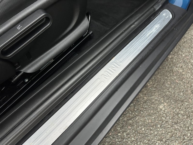 2021 (21) MINI CONVERTIBLE 1.5 Cooper Classic 2dr Auto 5085137