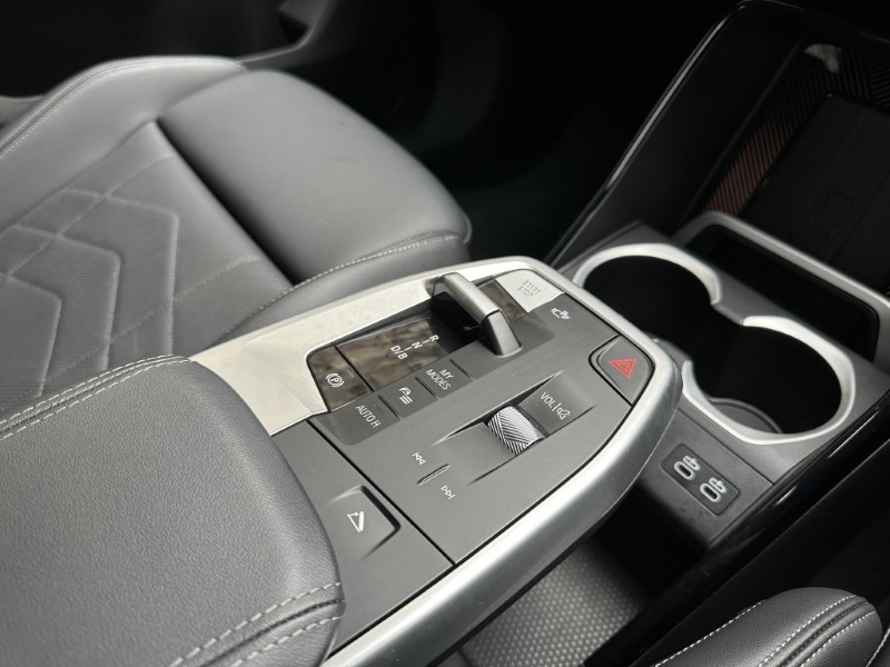 2025 (25) BMW iX1 150kW eDrive20 M Sport 65kWh 5dr Auto 5098477