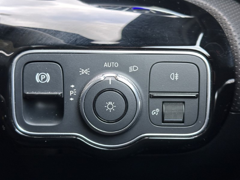 2022 (72) MERCEDES-BENZ A CLASS A180 AMG Line Premium Plus Night Edition 4dr Auto 5146597