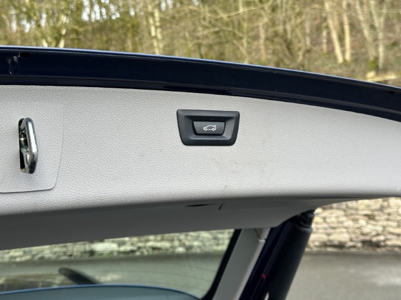 2018 (18) BMW 3 SERIES 320i xDrive SE 5dr Touring  5157385