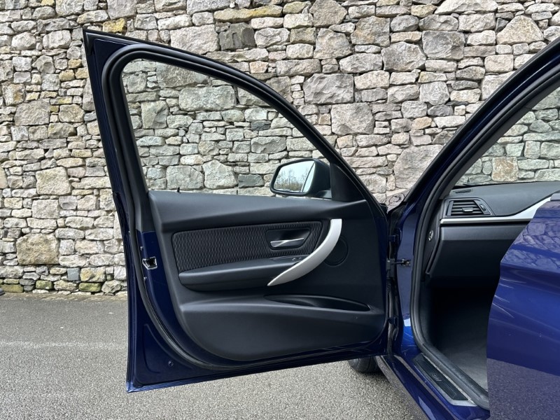 2018 (18) BMW 3 SERIES 320i xDrive SE 5dr Touring  5157424